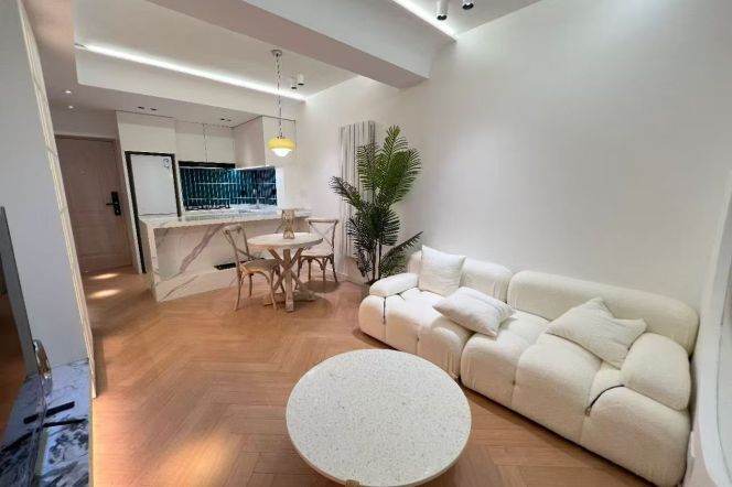 Modern 1br/2living & private garden @Jiangsu Rd & Line 2/11/14