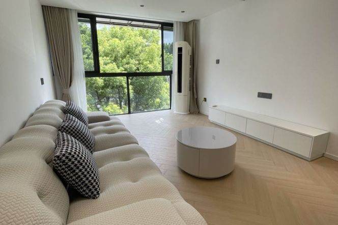 Newly Spacious 2Br/2Lr/1Bt Close to L10 Longxi Rd Station 