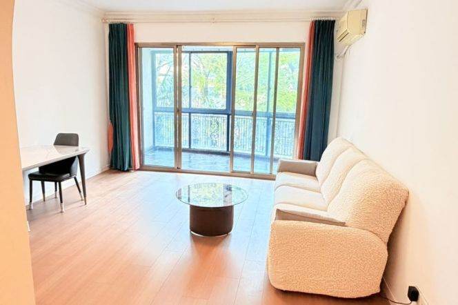 Bright and cozy two bedrooms in nice complex / Taiyuan rd 