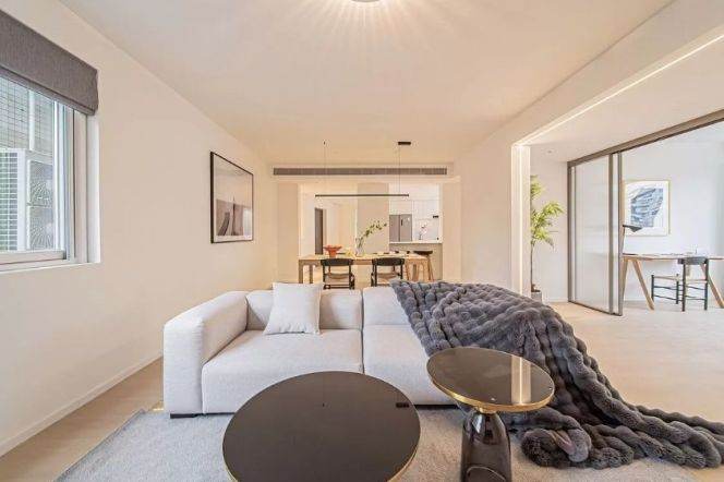 Modern 2brs with balcony and floor heating in Gubei 