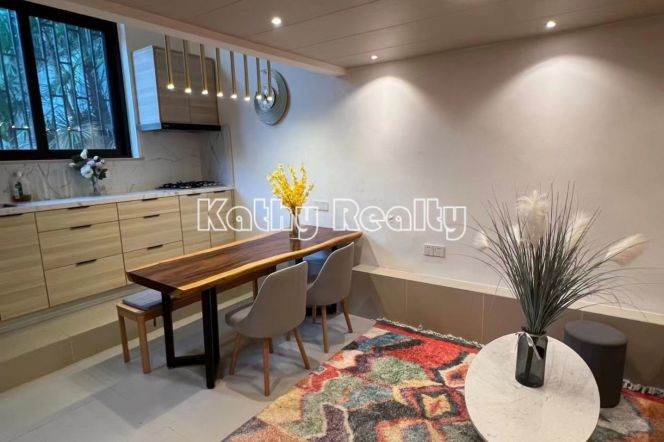 Private Yard 2+1BR APT Fuxing(w) Rd Changshu Rd 10.5k