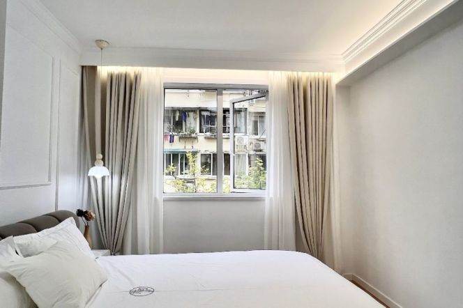 Nice terrace one bedroom Apt+Floor heating+central AC+dryer+oven @ Zhongshan Park