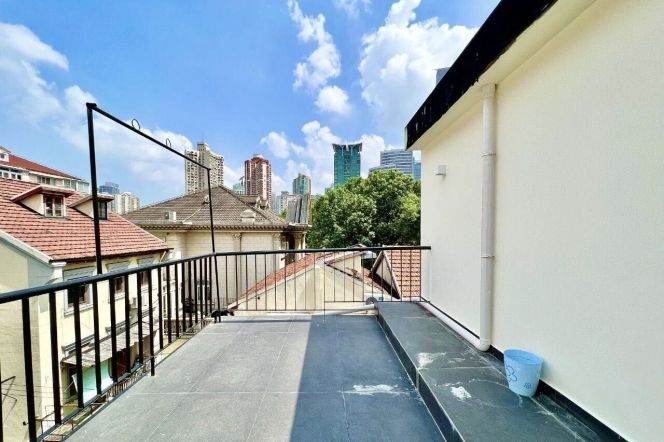 Cozy 2br with private terrace @Yuyuan Road,Jing'an Temple