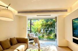 Beautiful green view 1br with big yard near Jing'an Temple