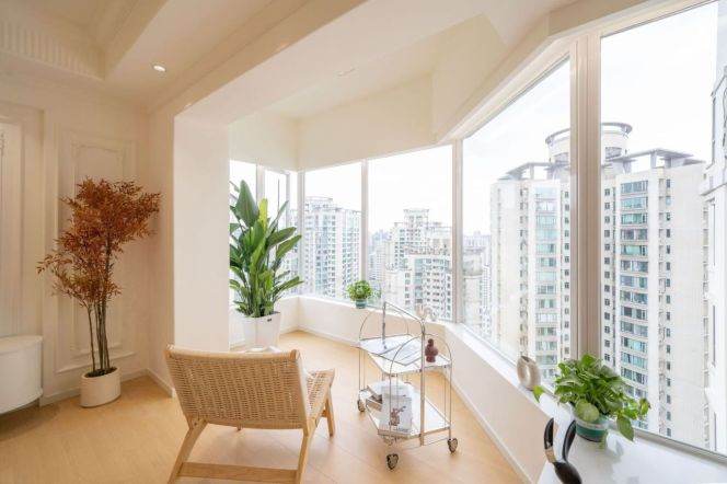 2 Brs, 2 Baths with Floor-Ceiling Windows/Wall heating/Oven, 120 sqm @ Xujiahui station L9