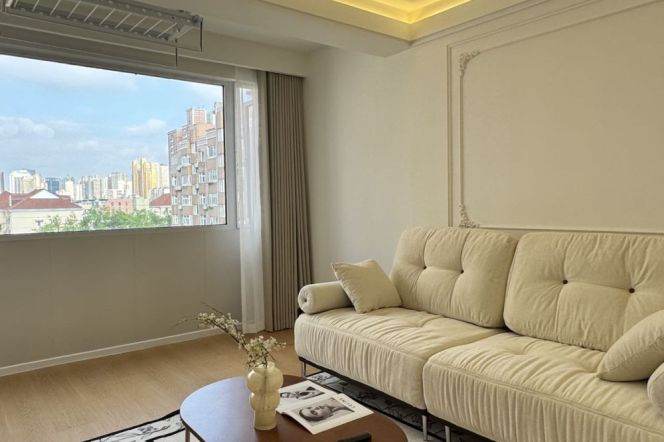 Modern 1Br +Great sunshine +Green view | Zhongshan Park Metro L2/3/4 | Elevator