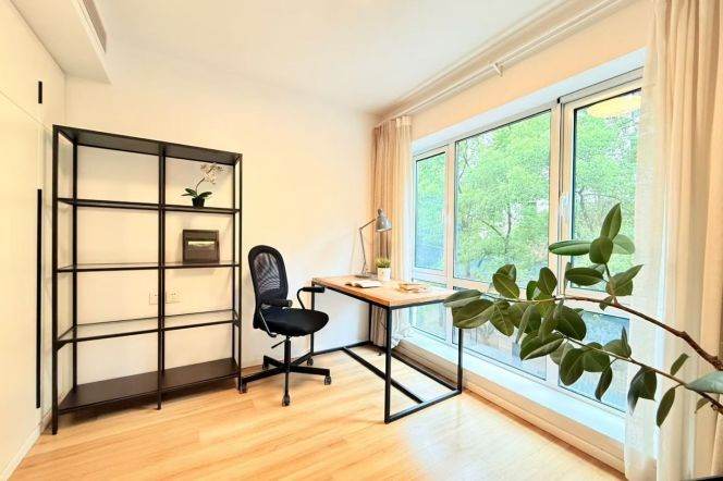 3 Brs, 2 Baths with Floor heating/Central ac/Gym/Swimming pool in Grand Plaza @ Jingan temple L2&7