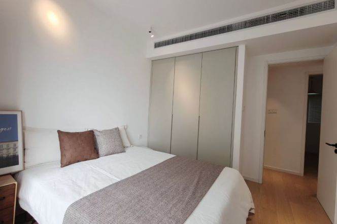 A premium residential compound in Jing’an District