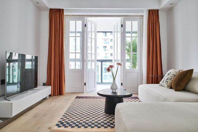 3 Brs, 2 Baths with Open Balcony/Floor heating/Central ac, 140 sqm @ Dapuqiao station L9