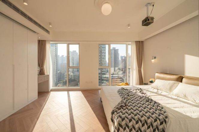 2+1 Rooms, 2 Baths, Floor heating/Central ac/Oven, 158 sqm @ Shanghai Stadium L4
