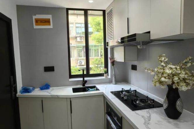 Cozy one bedroom Apt+central AC+Floor heating+oven@ Hengshan Rd