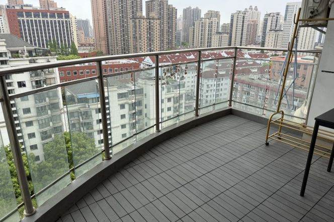 Big open balcony 1br /  Spacious / Bright / Modern/ Quiet /  elevator