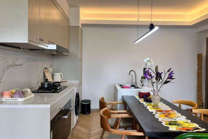 3 Brs, 2 Baths with Floor heating/Central ac/Oven, 140 sqm, High rise building @ IAPM