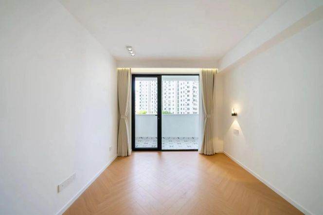 Zhaojiabang/South Shaanxi rd floor heating 3+1brs apt wt balcony; L9/12