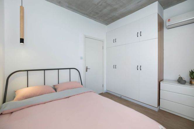 3 Brs, 2 Baths with Open balcony/Oven, 140 sqm @ Jingan temple L2&7