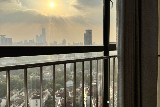 Fabulous 1Br | Big windows + South | South Shanxi rd metro & Iapm | 8.2K