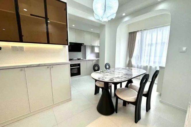 3 Brs, 2 Baths, Central ac/Oven, Parking lot, 130 sqm @ Zhenping metro L3,4&7