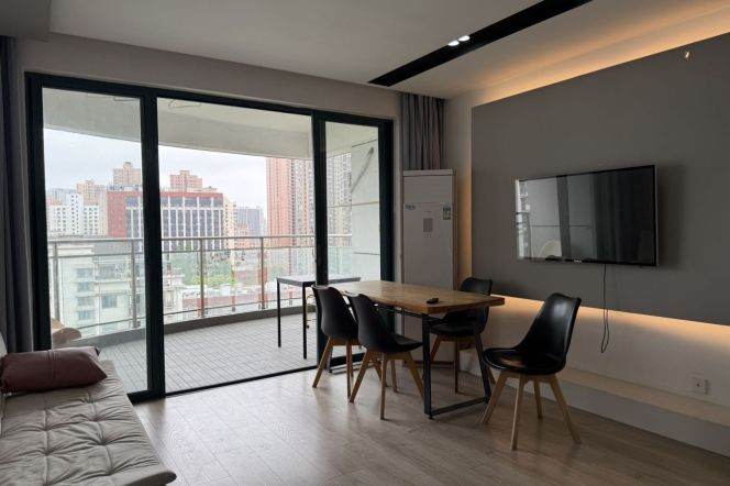 Big open balcony 1br /  Spacious / Bright / Modern/ Quiet /  elevator