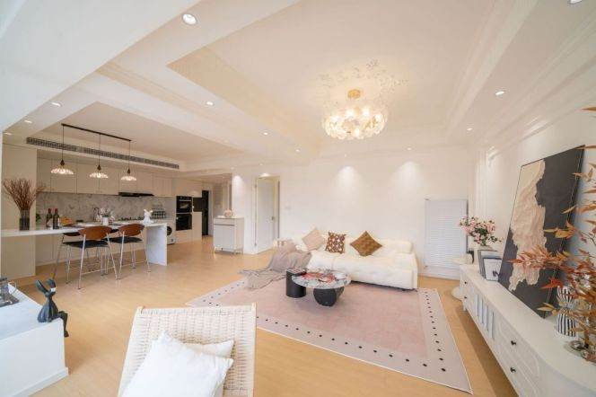 2 Brs, 2 Baths with Floor-Ceiling Windows/Wall heating/Oven, 120 sqm @ Xujiahui station L9