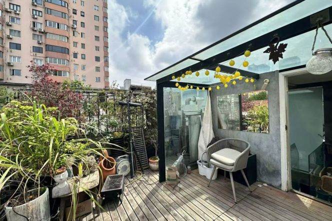 Spacious 2brs&2baths with terrace near South Shaanxi Road