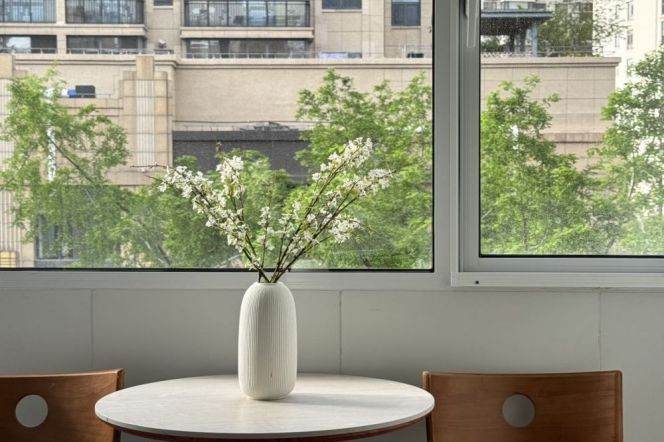 Modern 1Br +Great sunshine +Green view | Zhongshan Park Metro L2/3/4 | Elevator