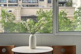 Modern 1Br +Great sunshine +Green view | Zhongshan Park Metro L2/3/4 | Elevator