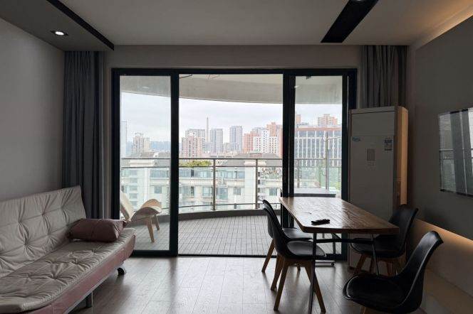 Big open balcony 1br /  Spacious / Bright / Modern/ Quiet /  elevator