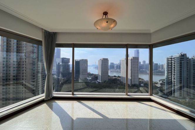 modern 4brs modern furniture big living room nice river view beside Huang pu river 