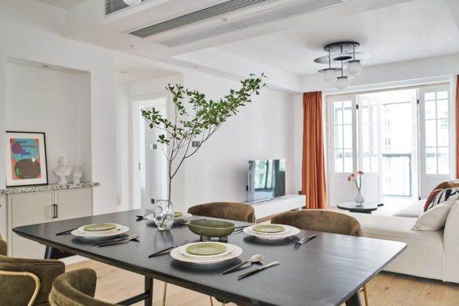 3 Brs, 2 Baths with Open Balcony/Floor heating/Central ac, 140 sqm @ Dapuqiao station L9