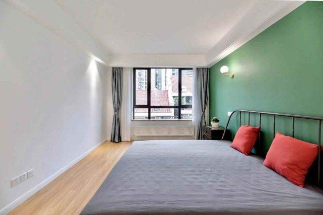 Taixing/Xinzha rd wall heating 2brs/2lrs/1ba wt balcony; L2/12/13