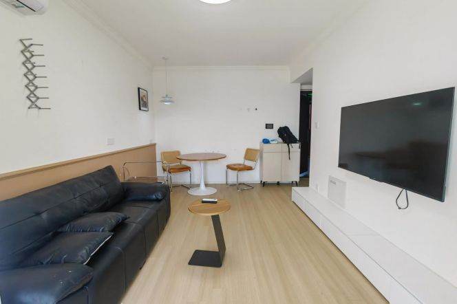 Bright & Sunny 1 br next NYU shanghai, easy to L 8 LingZhaoXinCun St.