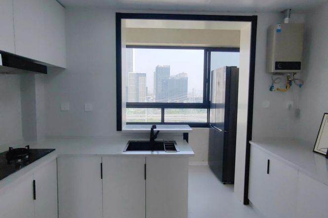 Nice Air flow 3 br near NYU Shanghai, easy to Oriental sports center . 6 mins walking to L8