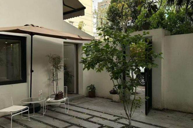 Super Modern 3BR Duplex w/Patio next to Changshu Rd Station
