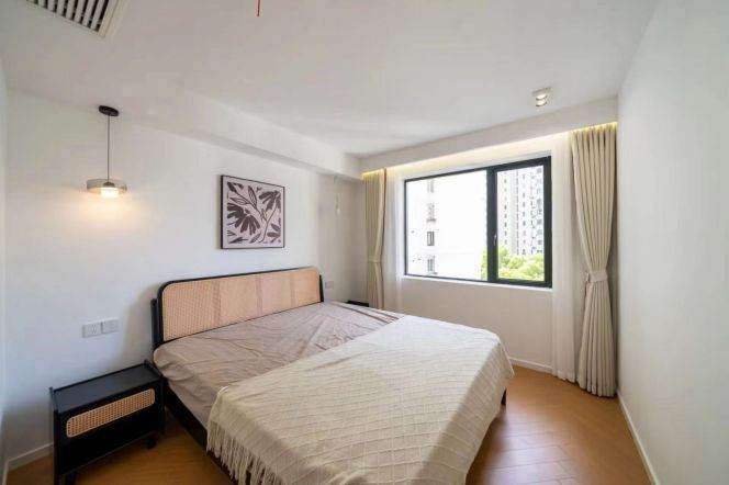 Zhaojiabang/South Shaanxi rd floor heating 3+1brs apt wt balcony; L9/12