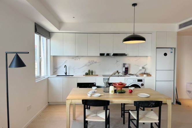 modern 3brs floor heating beside line 1,7 and An fu road core area of downtown only 23.5K