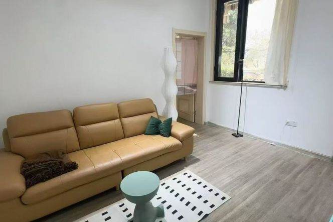 Private yard 1 BR APT yongjia Rd Hengshan Rd 9k