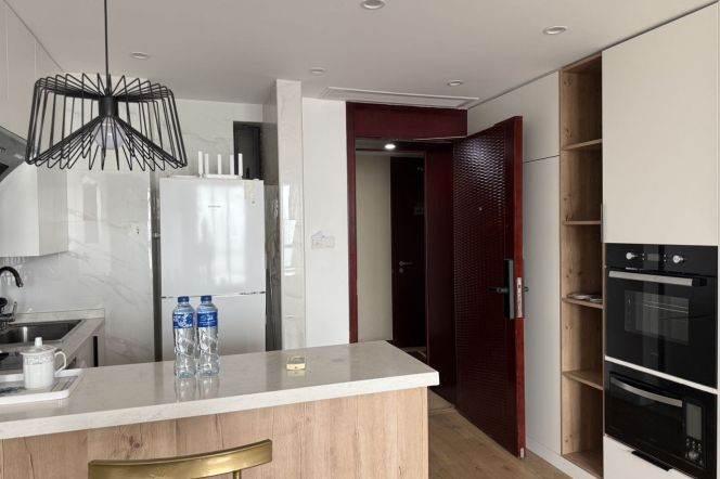 West Nanjing rd cozy 1br  / Floor heating / dish-washer +oven / Bright / Quiet compound