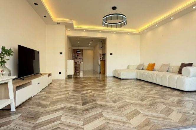 3 Brs, 2 Baths with Floor heating/Oven, 180 sqm, High Value @ Zhongshan park L2,3&4