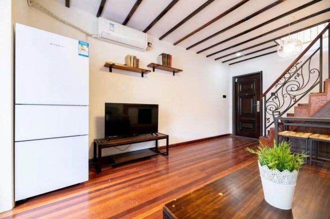 Nice terrace 2Brs/1Lr/1Bt apt nr Xintiandi,M10/13