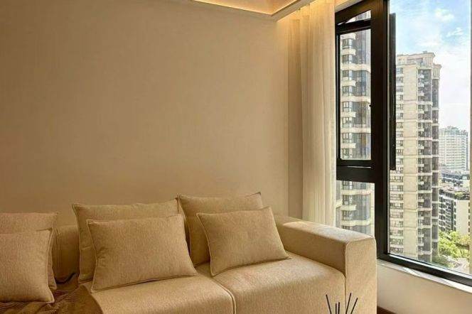 Modern 2br high-rise in Xuhui Line 1/4/9