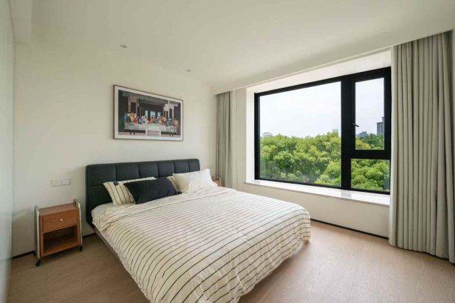 Top of city floor heating 3brs/2lr/2ba apt with balcony ;L2/12/13