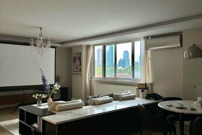 Huge 1+1brs with good view near Xintiandi/IAPM