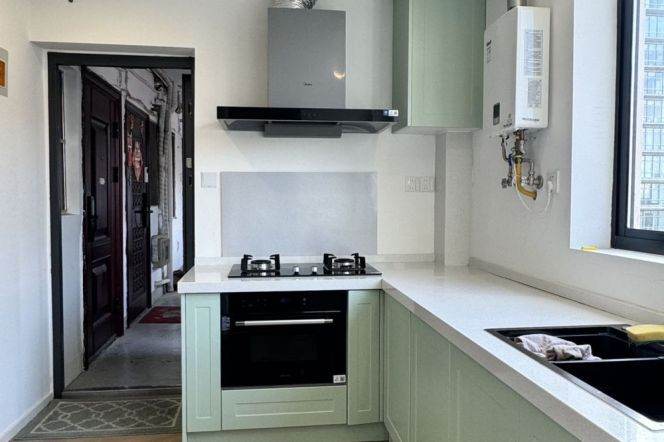 Great sunshine 1BR Apt + floor heating | Jiaotong Univer. Metro| Clean compound | 8.6K