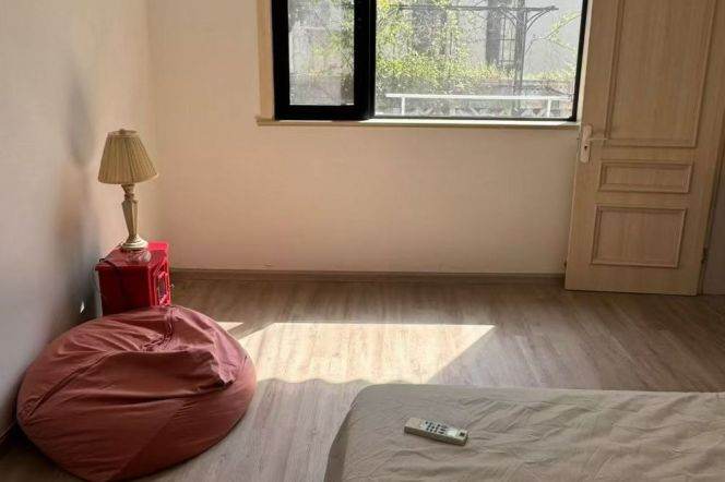Private yard 1 BR APT yongjia Rd Hengshan Rd 9k