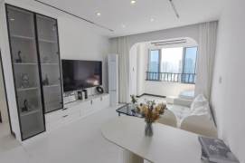 Nice Air flow 3 br near NYU Shanghai, easy to Oriental sports center . 6 mins walking to L8