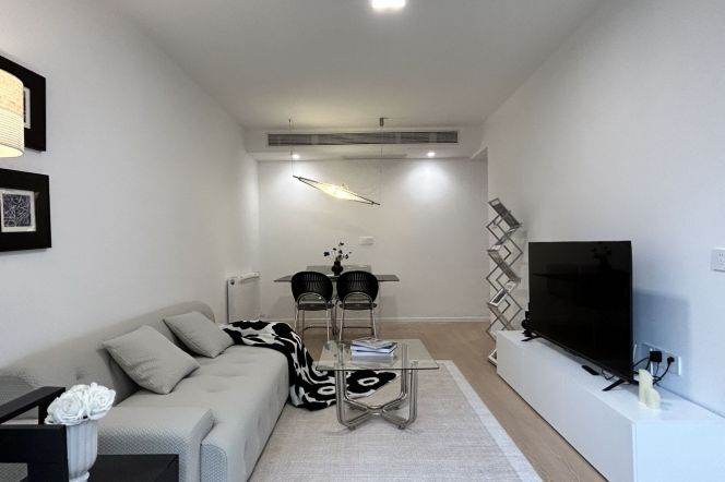 Modern 1Br Apt + Wall heating | Changshu & South Shanxi rd & Iapm