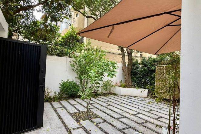 Beautiful 2brs with big yard near Changshu Road