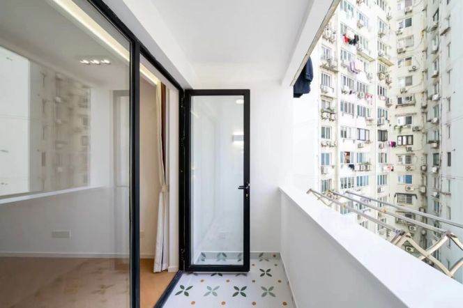 Zhaojiabang/South Shaanxi rd floor heating 3+1brs apt wt balcony; L9/12