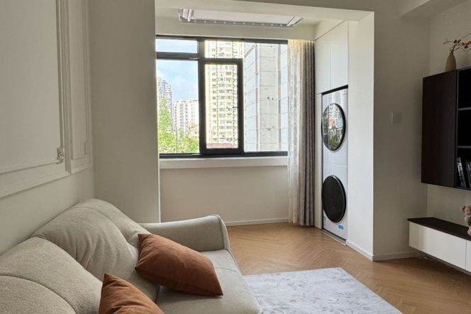 Modern 1Br 70Sqm +elevator+heating/Balcony/Wuning rd & Caoyang rd Metro L13&14