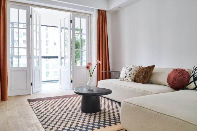 3 Brs, 2 Baths with Open Balcony/Floor heating/Central ac, 140 sqm @ Dapuqiao station L9